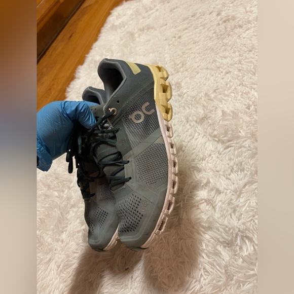 ON CLOUD HELION SWISS ENGINEERED RUNNING SHOES - Picture 8 of 16